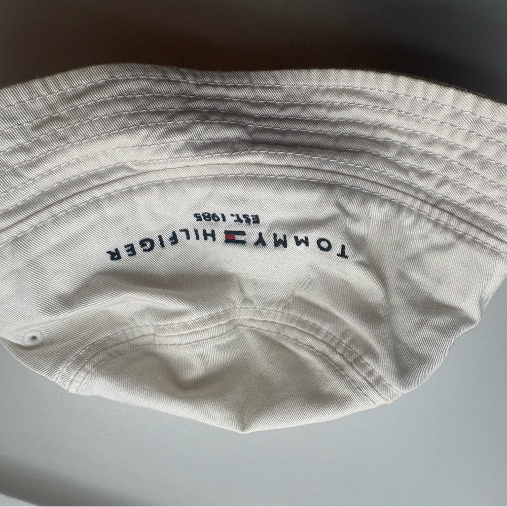 Tommy Hilfiger white youth bucket hat